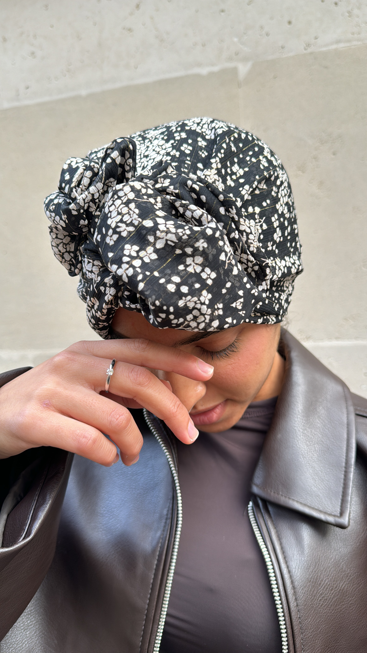 Flora black – Image 2